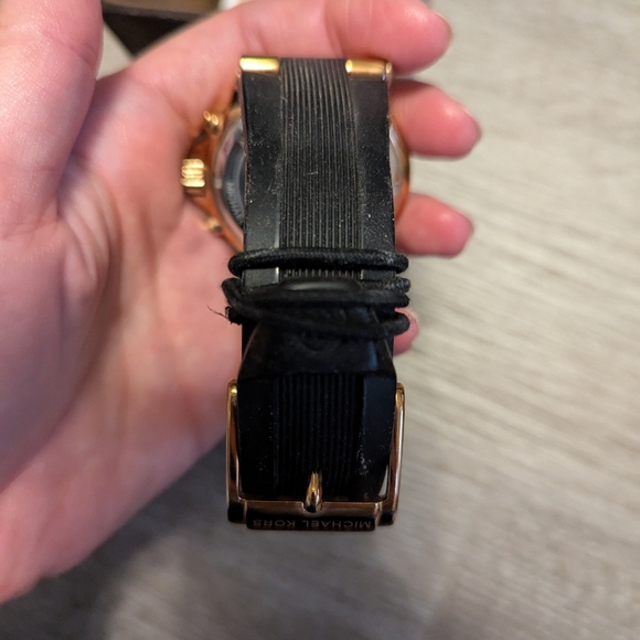 Michael Kors Dylan watch - Picture 4 of 5